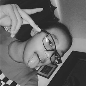 Meet your Posher, Ave